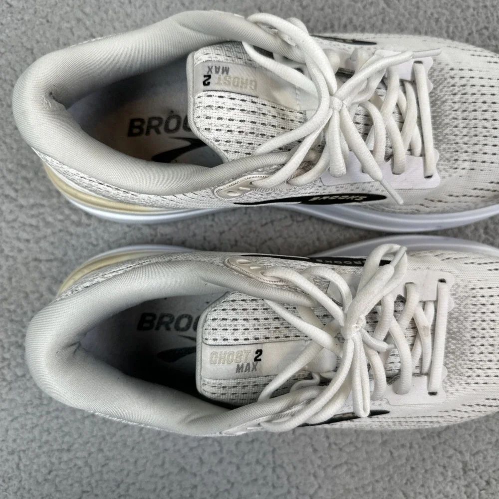 Brooks Ghost Max 2 Running Shoes Men 8D White Black Athletic Sneakers